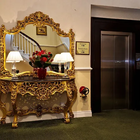 Hotel The 3*